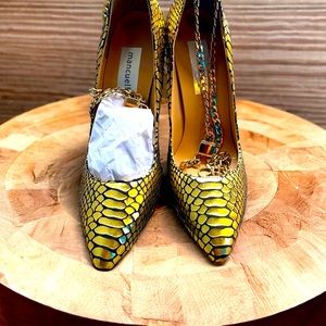 Mancuello size 7 woman Gold & Black